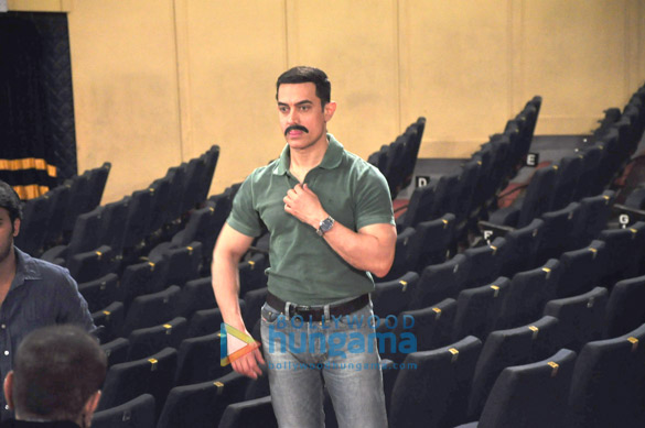 aamir khan on the sets of cid 3