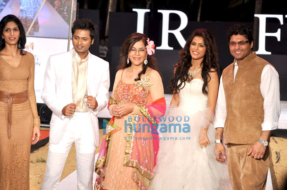 zeenat aman walks for riyaz gangji at india resort fashion week 2012 3