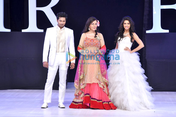 zeenat aman walks for riyaz gangji at india resort fashion week 2012 4