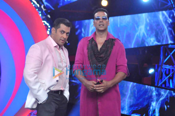akshay asin salman on the sets of bigg boss 6 3