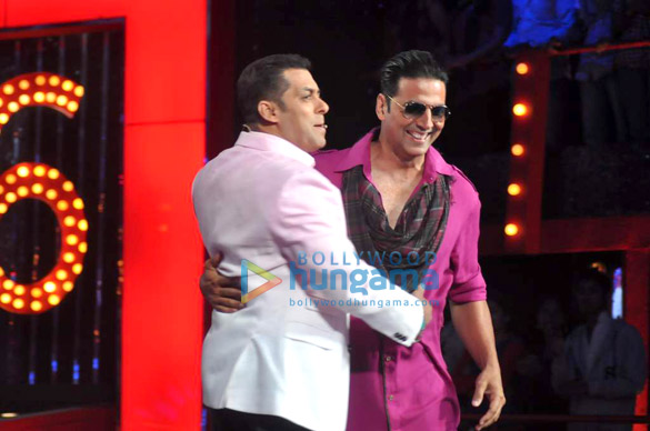 akshay asin salman on the sets of bigg boss 6 7