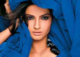 Sonam to auction her clothes for charity