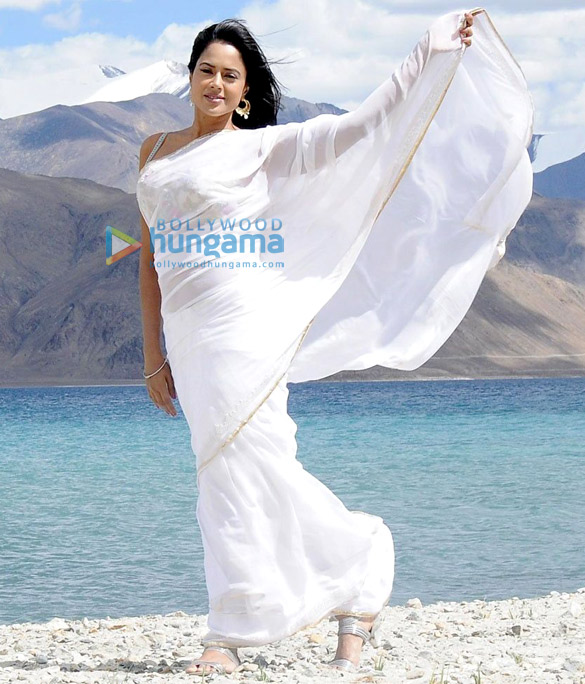 sameera reddy 73