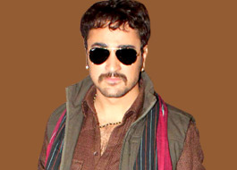 Imran Khan turns tattoo artist