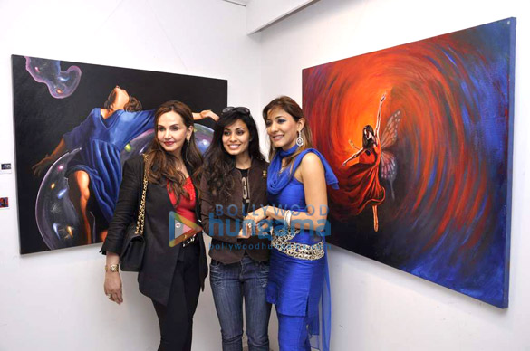 manisha kelkar at sunita wadhwans art exhibition 5