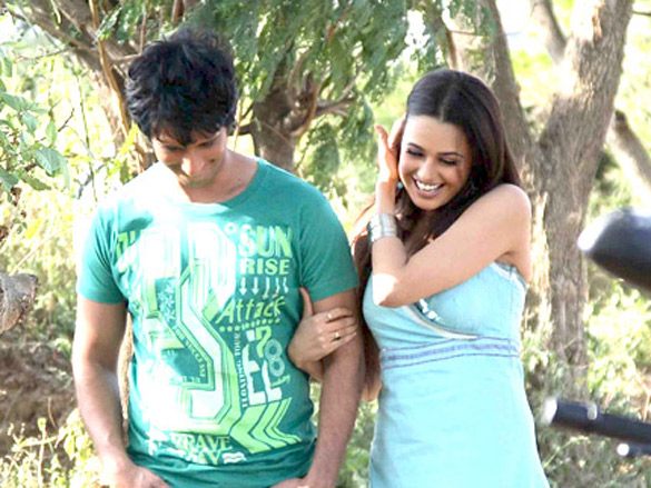 sharman joshiuvika chaudhary