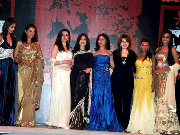 amruta patki walks the ramp for nisha sagars show at kalaghoda festival 2