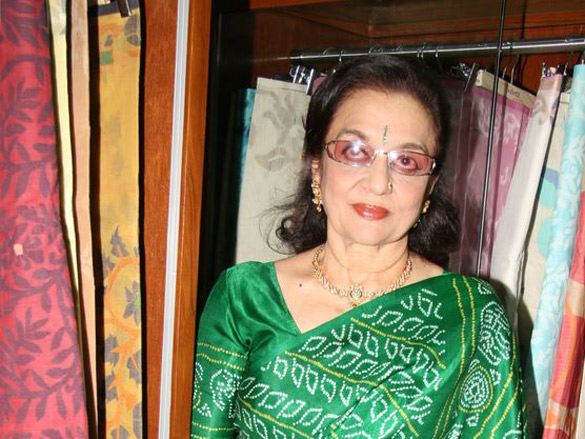 asha parekh unveils shubhrata duttas jamdani saree collection 8