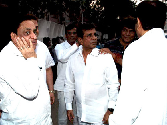 bollywood stars at sujit kumars prayer meeting 11