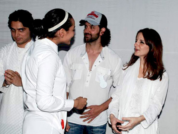 bollywood stars at sujit kumars prayer meeting 12