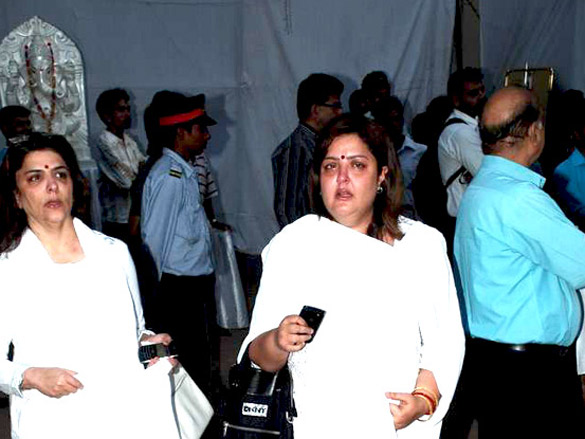 bollywood stars at sujit kumars prayer meeting 17