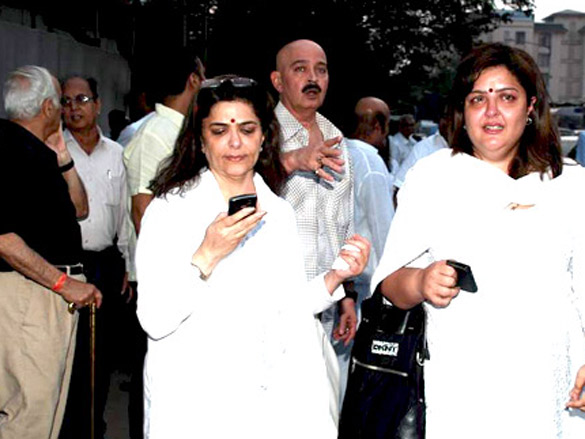 bollywood stars at sujit kumars prayer meeting 19