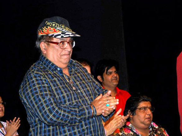 dimple kapadia with ngo kids at cancer prevention event 8