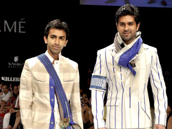 harman baweja walks the ramp for babita malkani at lakme fashion week 2010 5