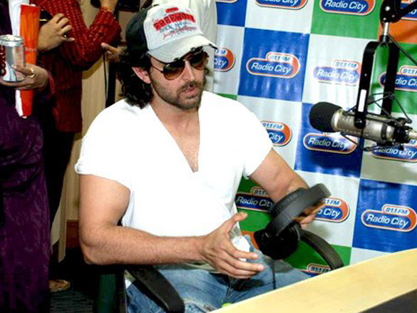 hrithik roshan promotes kites at radio city 91 1 fm 5