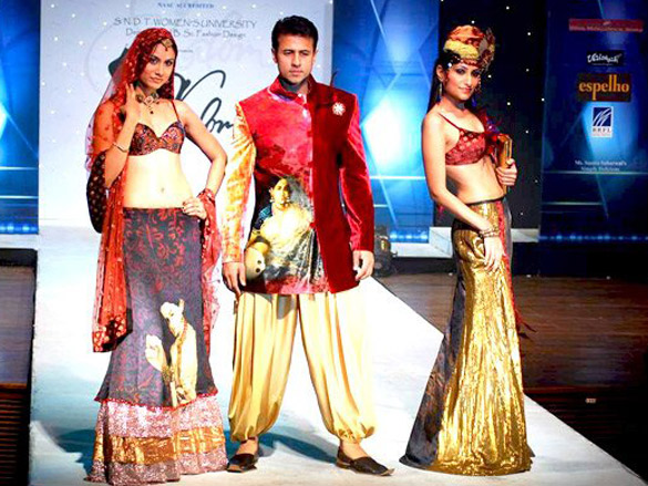 jackky bhagnani milind soman with top models on the ramp for sndt show 7