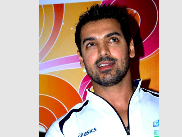 john abraham promotes mumbai marathon 2010 6