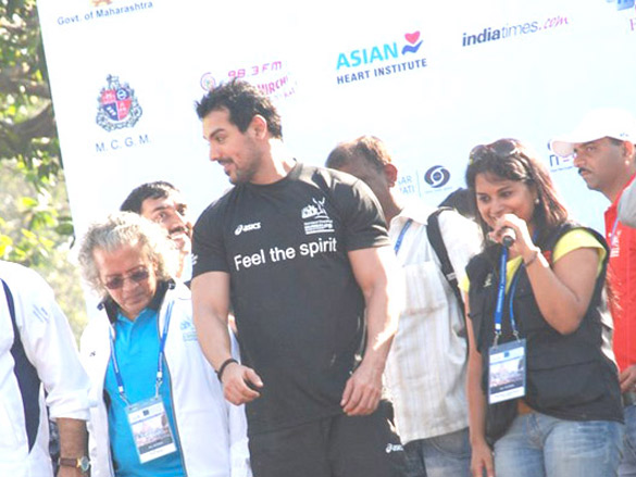 john akshay vidya genelia and ritesh at scmm marathon 5
