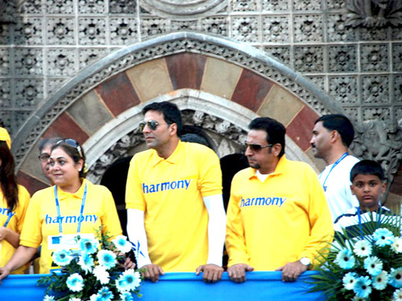 john akshay vidya genelia and ritesh at scmm marathon 8