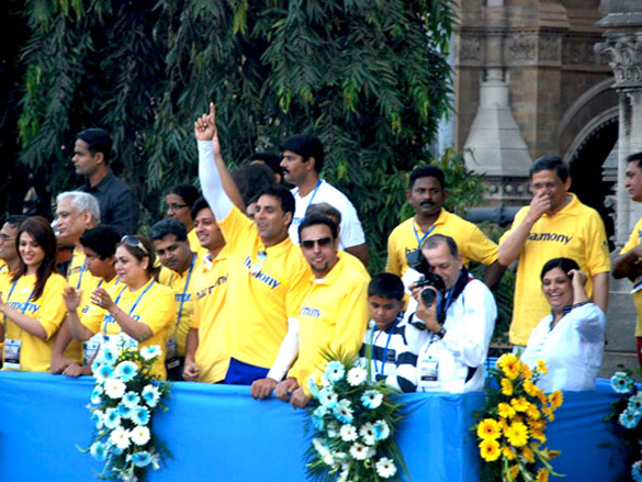 john akshay vidya genelia and ritesh at scmm marathon 10