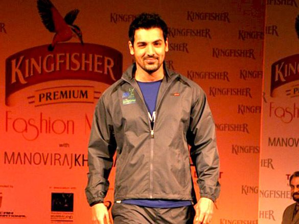 john dino and rahul bose walk at kingfisher fashion night 4