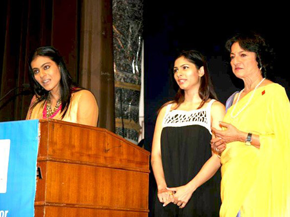 kajol tanuja and tanisha together for dignity donor 3