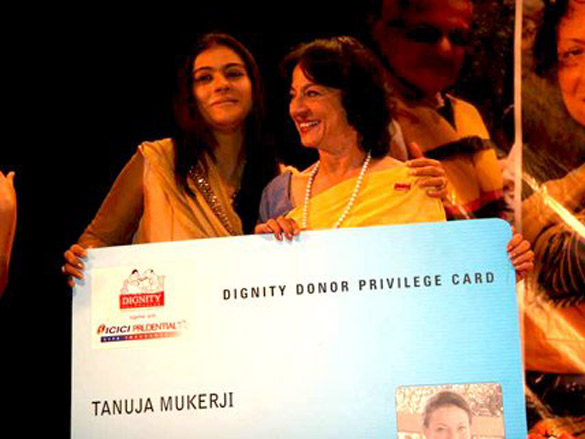 kajol tanuja and tanisha together for dignity donor 4