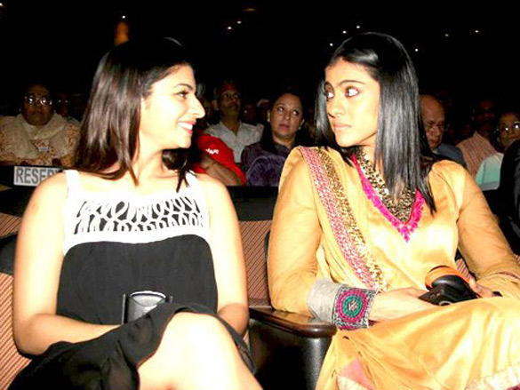 kajol tanuja and tanisha together for dignity donor 12