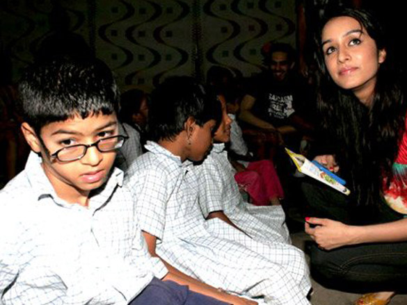 madhavan and teen patti cast visit ngo kids 8