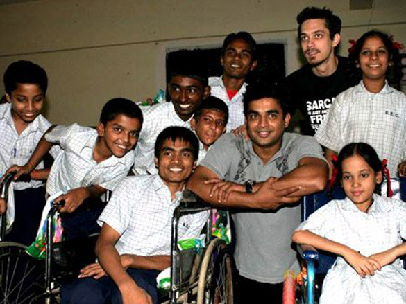 madhavan and teen patti cast visit ngo kids 9