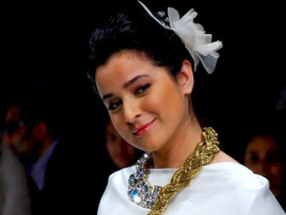 models walk the ramp at group accessory show at lakme fashion week 2010 4