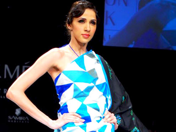 models walk the ramp at purvi doshis show at lakme fashion week 2010 4