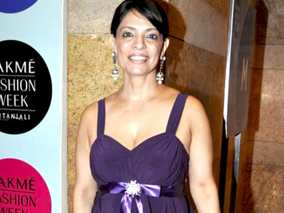 mugdha walks the ramp for pria kataria puri at lakme fashion week 2010 22