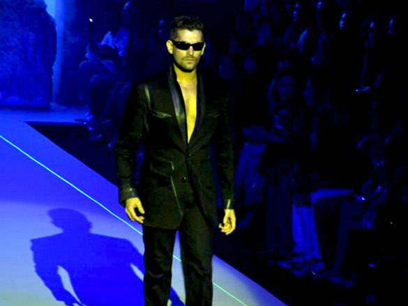 neil nitin mukesh walks for narendra kumar at lakme fashion week 2010 9