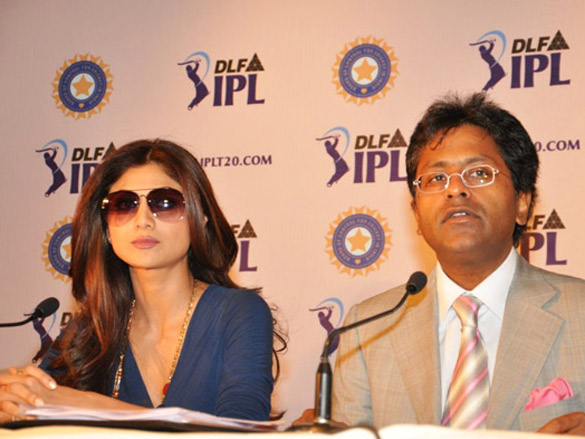 preity and shilpa shetty at ipl players auction 3
