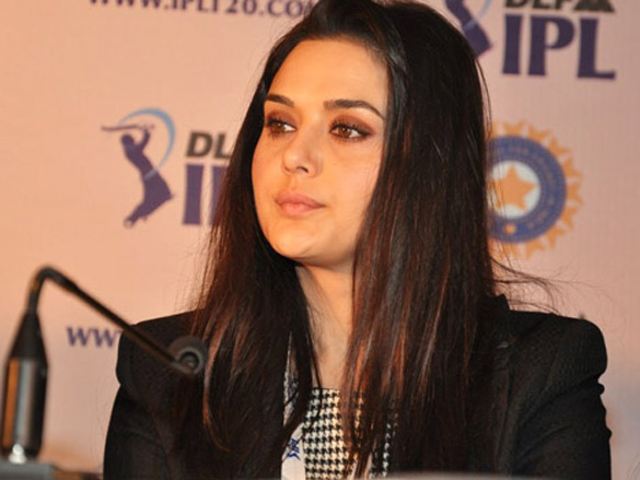 preity and shilpa shetty at ipl players auction 5