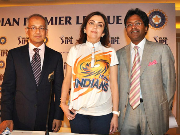 preity and shilpa shetty at ipl players auction 9
