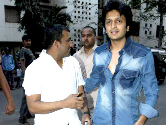 ritesh deshmukh launches khaugalli 15
