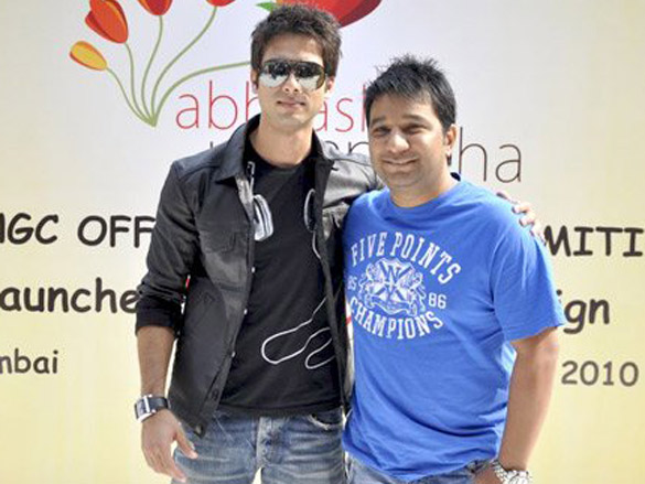 shahid kapoor promotes paathshaala at a charity cricket match 2