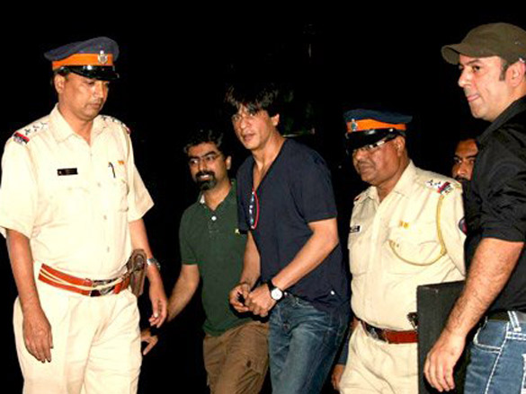 shahrukh khan promotes my name is khan at multiplexes 11