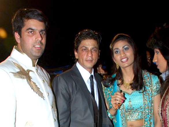 shahrukh bipasha and malaika at dhoots sons wedding 29