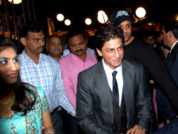 shahrukh bipasha and malaika at dhoots sons wedding 31