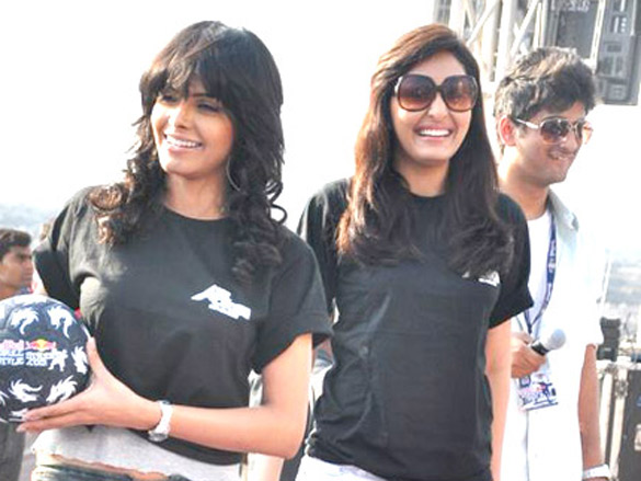 sherlyn chopra and pooja chopra grace redbull freestyle football finale 5