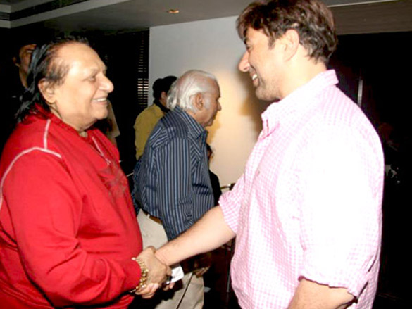 sunny deol and mithun at veer special screening 3
