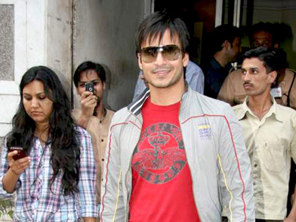 vivek oberoi promotes prince on radio mirchi 98 3 fm 9
