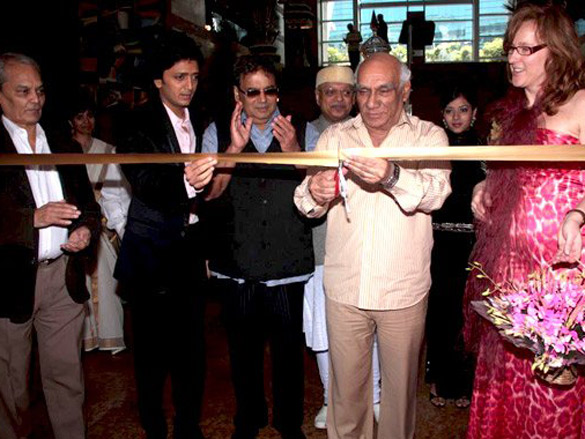 yash chopra subhash ghai and ritesh inaugurates bollywood exhibition 2