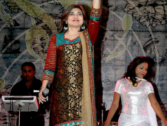 alka yagniks live performance at kashti 2010 8