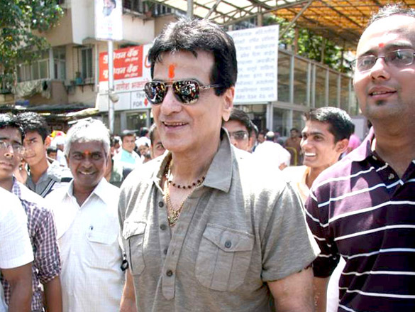mahesh manjrekar seeks blessing at siddhivinayak for his film city of gold 7
