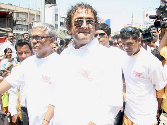 mahesh manjrekar seeks blessing at siddhivinayak for his film city of gold 8
