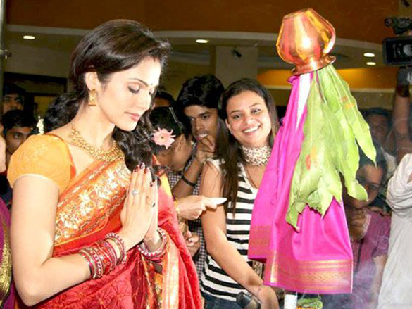 eesha koppikhar celebrates gudipadwa at 92 7 big fm 5